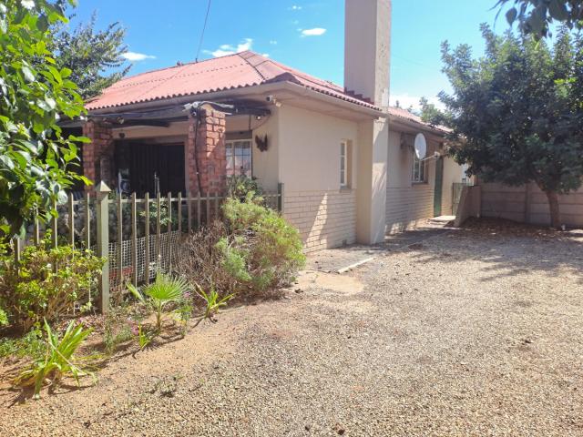 5 Bedroom House For Sale in Rouxpark