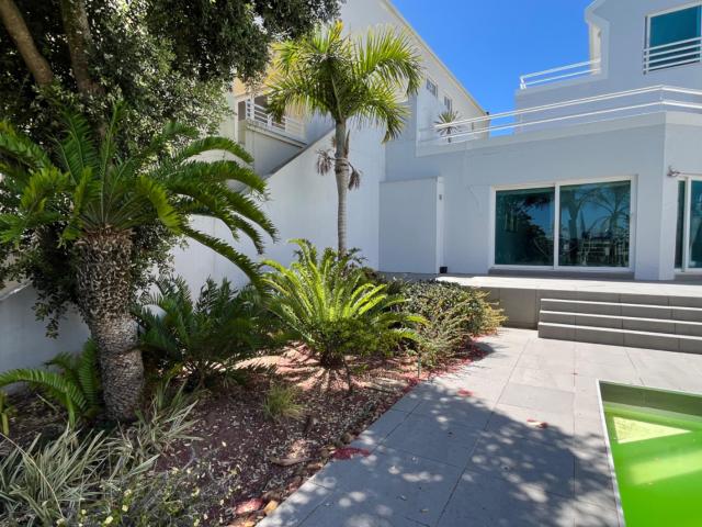 5 Bedroom House For Sale in Royal Alfred Marina