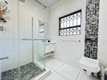5 Bedroom House For Sale in Robertsham