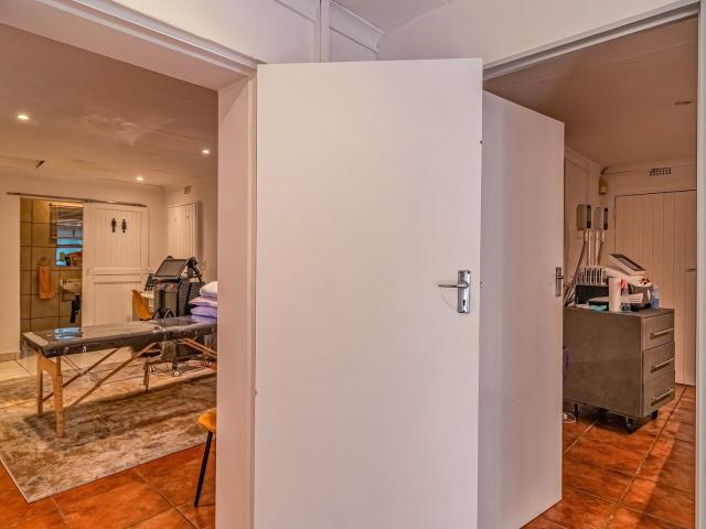 5 Bedroom House For Sale in Robin Hills