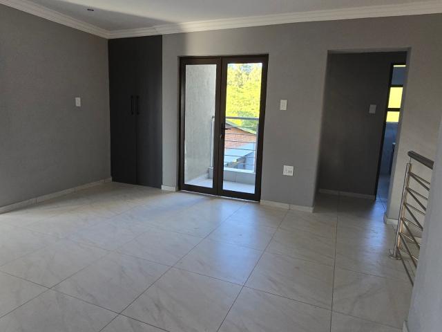 5 Bedroom House For Sale in Roodepark Eco Estate