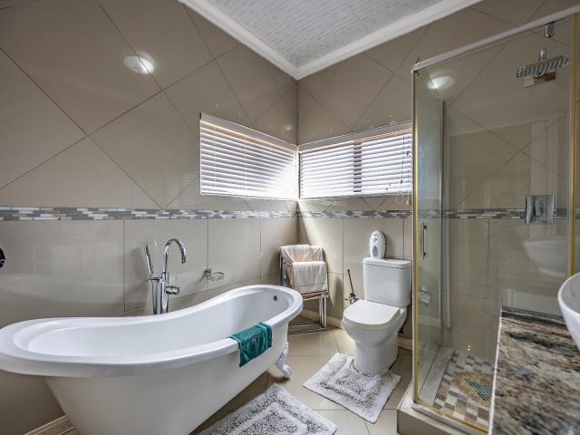 5 Bedroom House For Sale in Rayton