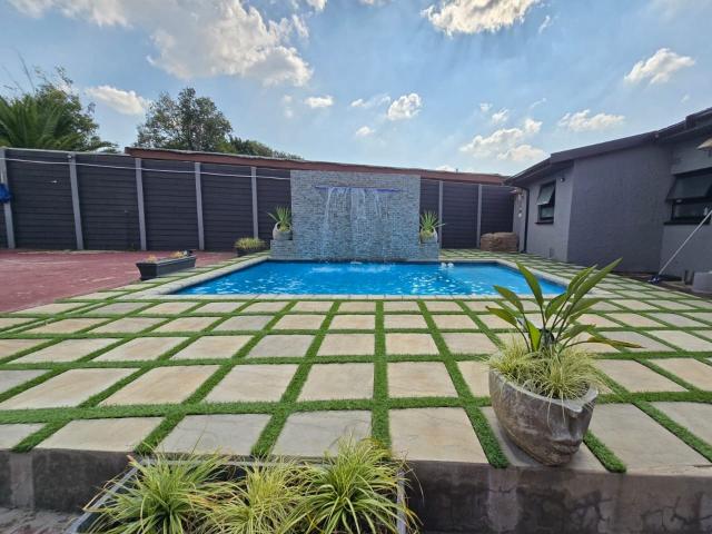 5 Bedroom House For Sale in Raceview