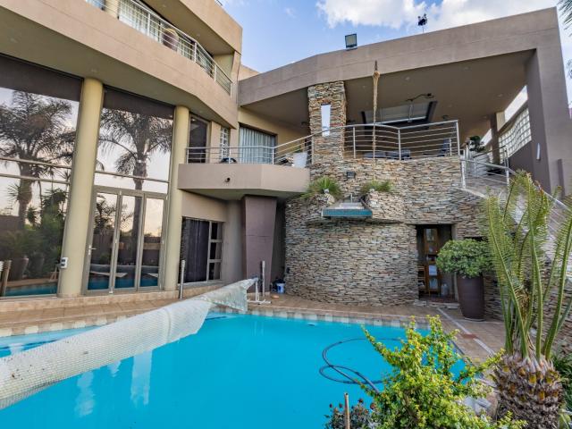 5 Bedroom House For Sale in Ridgeway