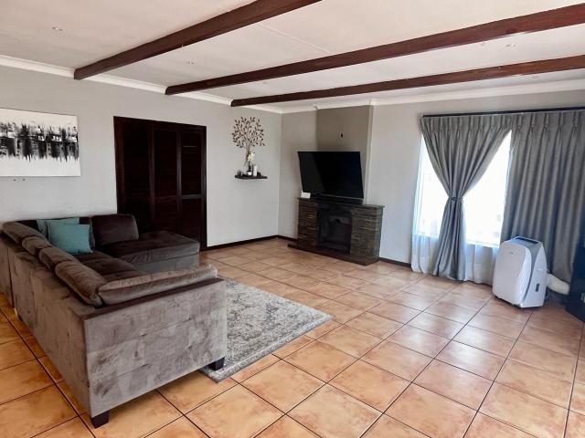 5 Bedroom House For Sale in Risana