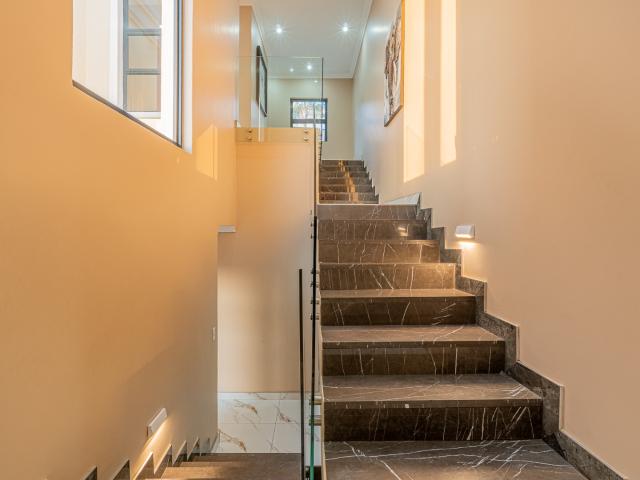 5 Bedroom House For Sale in Woodhill Golf Estate