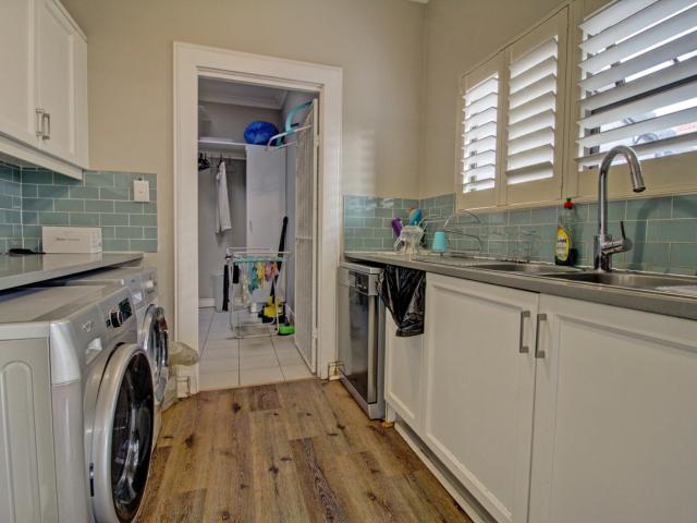 5 Bedroom House For Sale in Woodhill Golf Estate