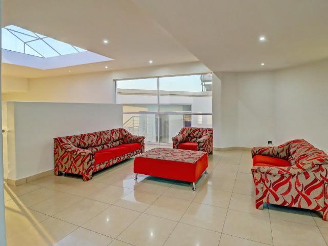 5 Bedroom House For Sale in Woodhill Golf Estate