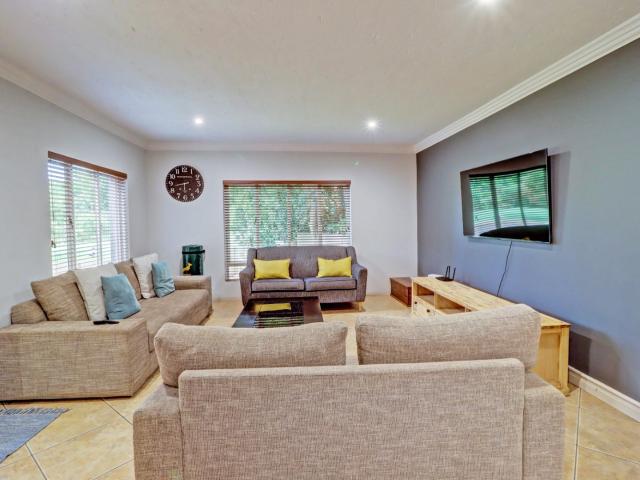 5 Bedroom House For Sale in Woodhill Golf Estate
