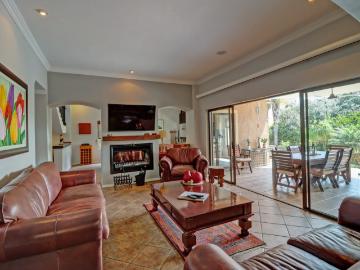 5 Bedroom House For Sale in Woodhill Golf Estate
