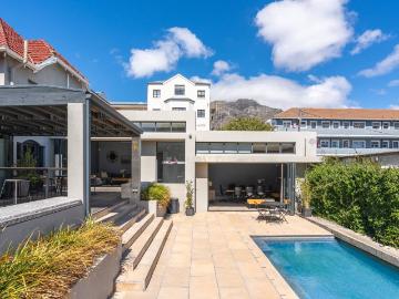5 Bedroom House For Sale in Woodstock