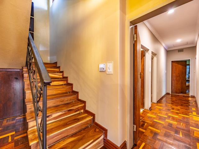5 Bedroom House For Sale in Waterkloof