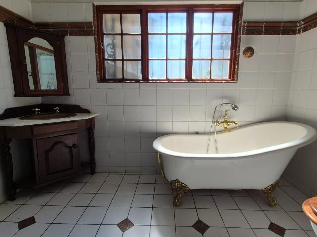5 Bedroom House For Sale in Waterkloof Heights