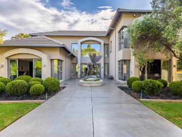 5 Bedroom House For Sale in Waterkloof Ridge