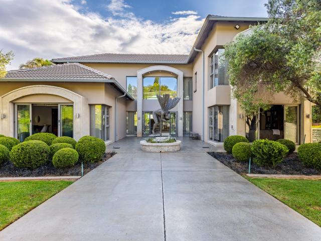 5 Bedroom House For Sale in Waterkloof Ridge