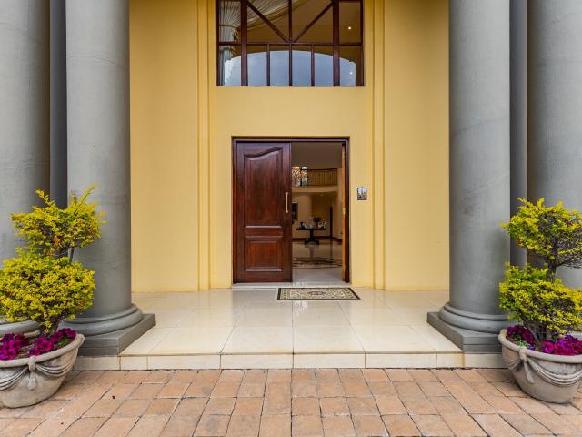 5 Bedroom House For Sale in Waterkloof Ridge