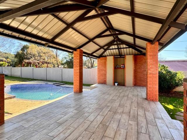 5 Bedroom House For Sale in Waverley