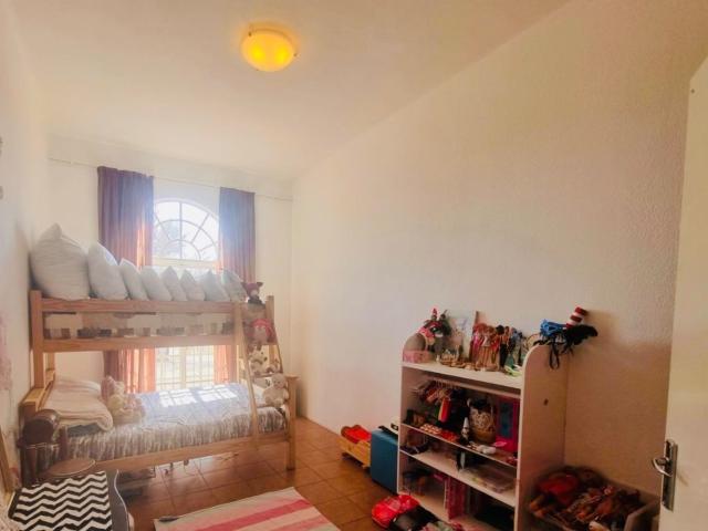 5 Bedroom House For Sale in Walker Fruit Farms
