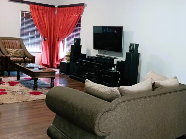 5 Bedroom House For Sale in Welgelegen