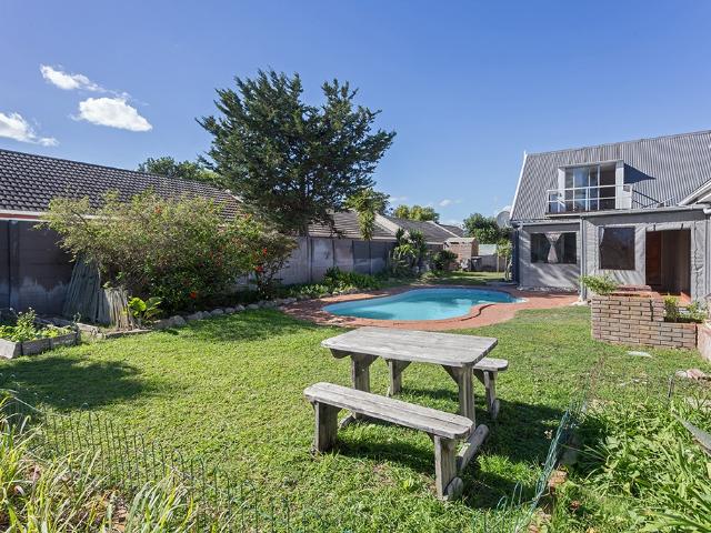 5 Bedroom House For Sale in West Beach