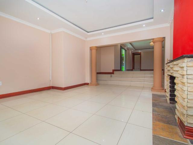 5 Bedroom House For Sale in Witpoortjie