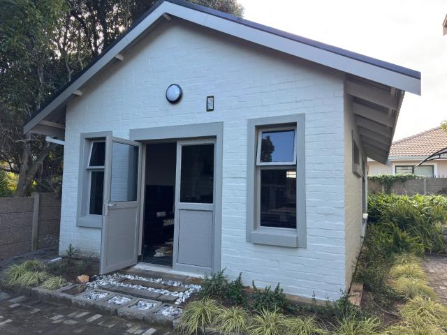 5 Bedroom House For Sale in Wilderness Central