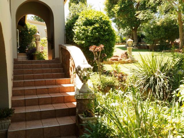 5 Bedroom House For Sale in Wilkoppies