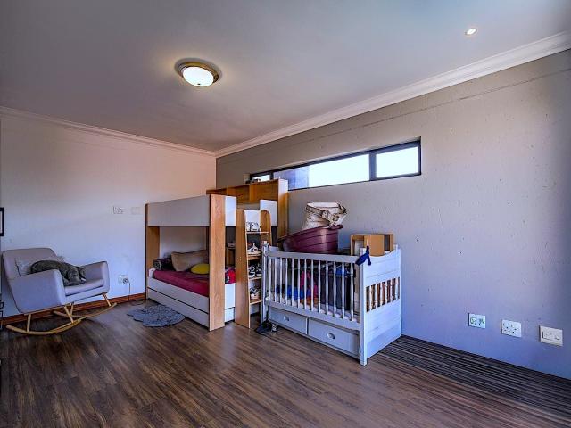 5 Bedroom House For Sale in Willow Acres