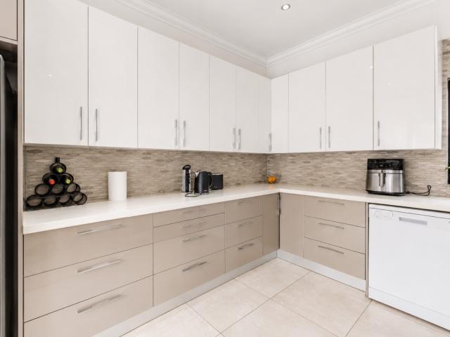 5 Bedroom House For Sale in Willow Acres