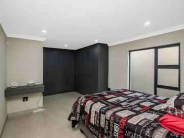 5 Bedroom House For Sale in Wilro Park