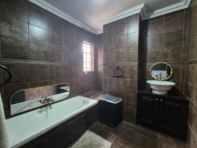 5 Bedroom House For Sale in Thabazimbi