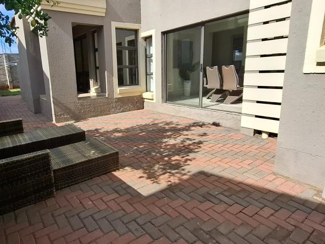 5 Bedroom House For Sale in Thornhill
