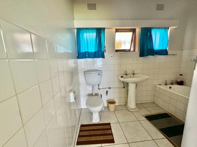 5 Bedroom House For Sale in Uvongo Beach