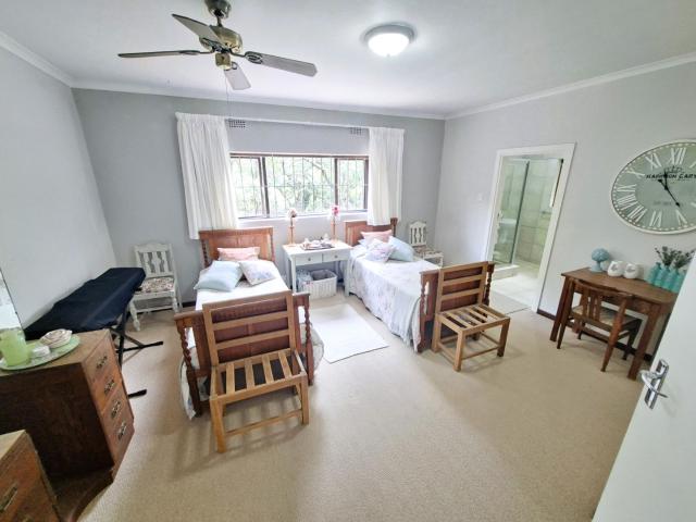 5 Bedroom House For Sale in Uvongo