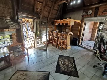 5 Bedroom House For Sale in Vaalpark