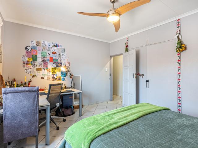 5 Bedroom House For Sale in Valhalla