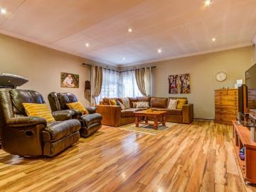 House for sale in Van Riebeeck Park - Grill