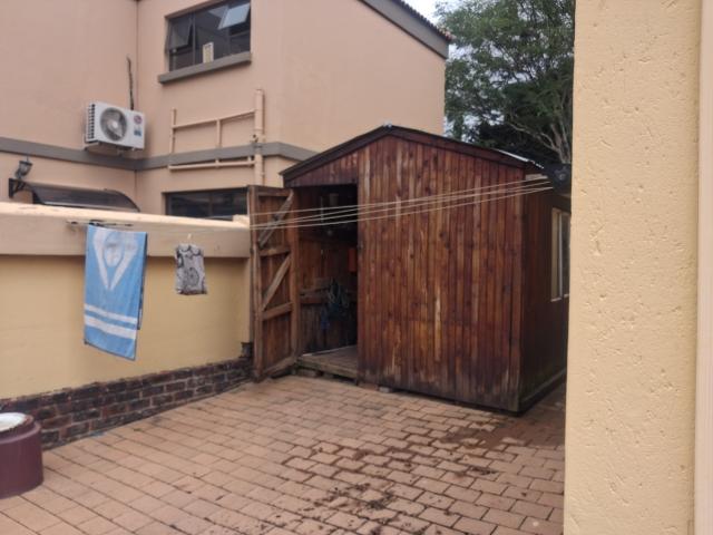 5 Bedroom House For Sale in Van Riebeeck Park