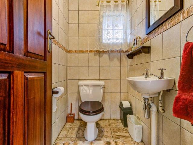 5 Bedroom House For Sale in Van Riebeeck Park