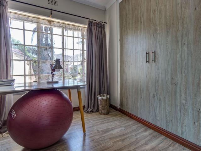 5 Bedroom House For Sale in Van Riebeeck Park