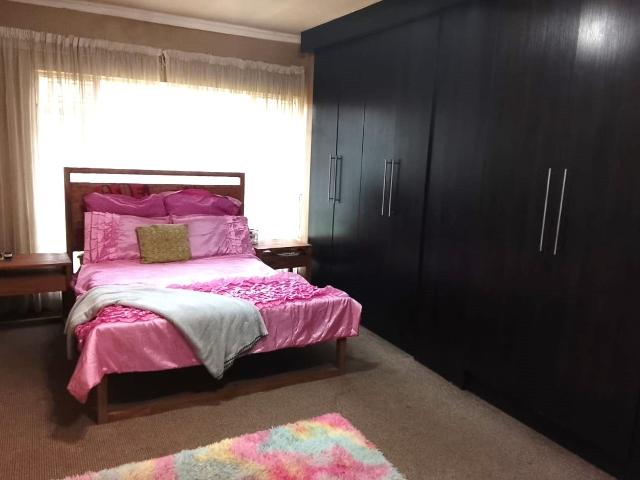 5 Bedroom House For Sale in Vanderbijlpark SE 3