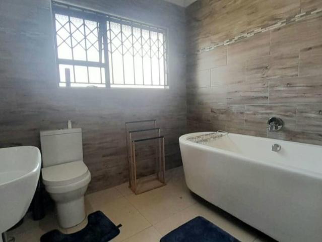5 Bedroom House For Sale in Vanderbijlpark SE 6