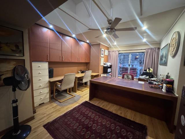 5 Bedroom House For Sale in Zwartkop