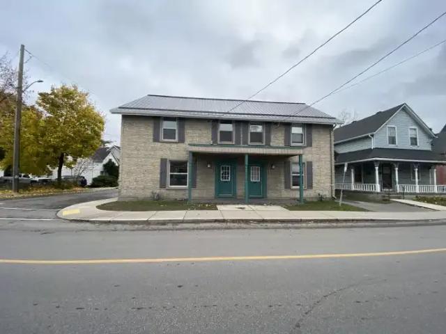 5 Bedroom House Kingston ON 103379932