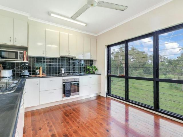 5 Bedroom House Howard Springs NT 105936114