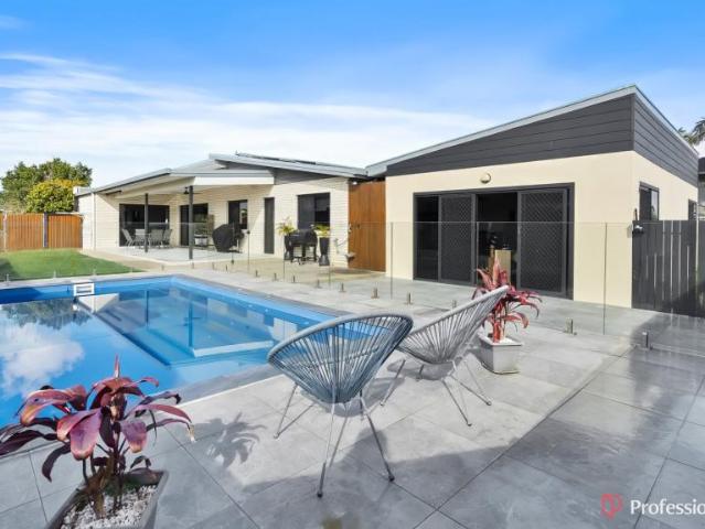 5 Bedroom House Hidden Valley QLD 105972566