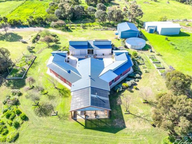 5 Bedroom House Hindmarsh Island SA 105932636