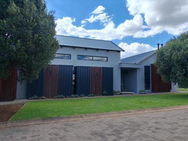 5 Bedroom House in Copperleaf