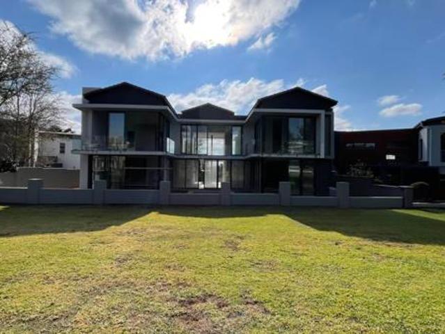 5 Bedroom House in Copperleaf Estate