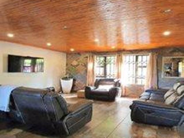 5 Bedroom House in Amanzimtoti